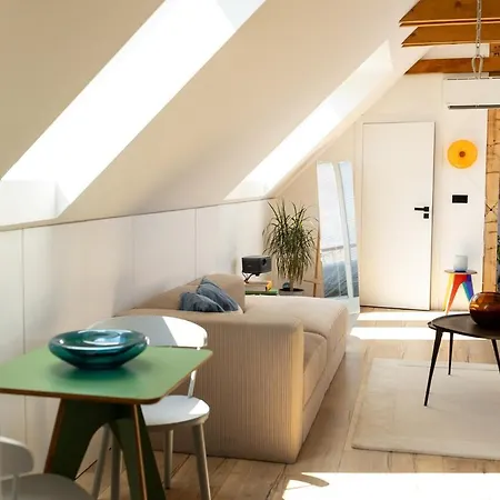 Apartmán Romantic Loft With Terrace & Workspace ! Adamitt Bratislava