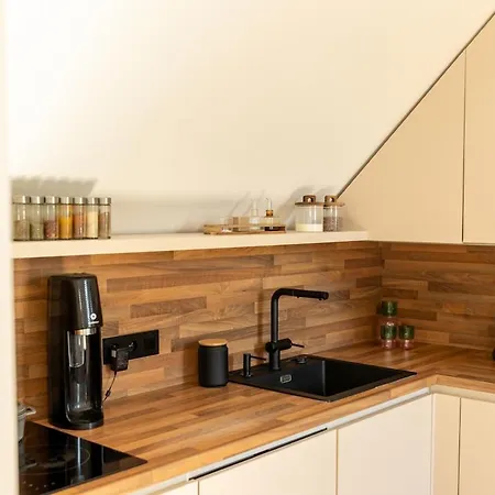 Romantic Loft With Terrace & Workspace ! Adamitt Apartmán *